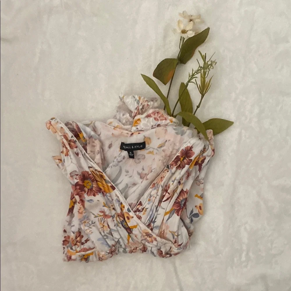KENDALL & KYLIE Floral Sleeveless Top.. Size S